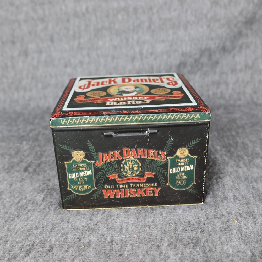 Jack Daniel's Old No 7 Poker Chips Tin Canister Black Metal Bar Decor Set